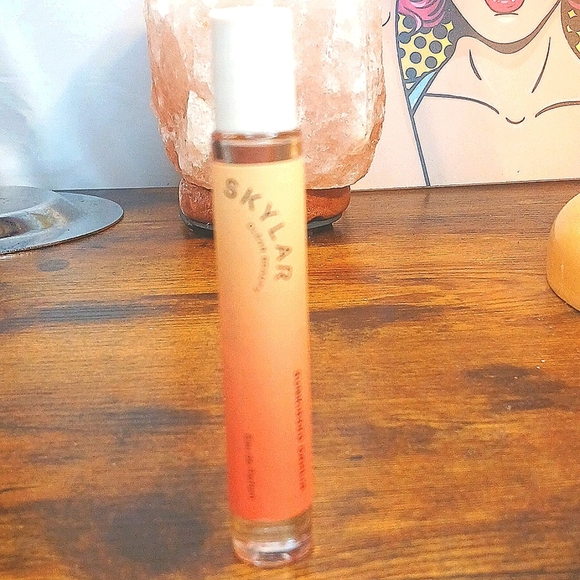 SKYLAR CLEAN BEAUTY ROLLERBALL Sunkissed Dahlia 3/4 Bottle - Picture 2 of 6